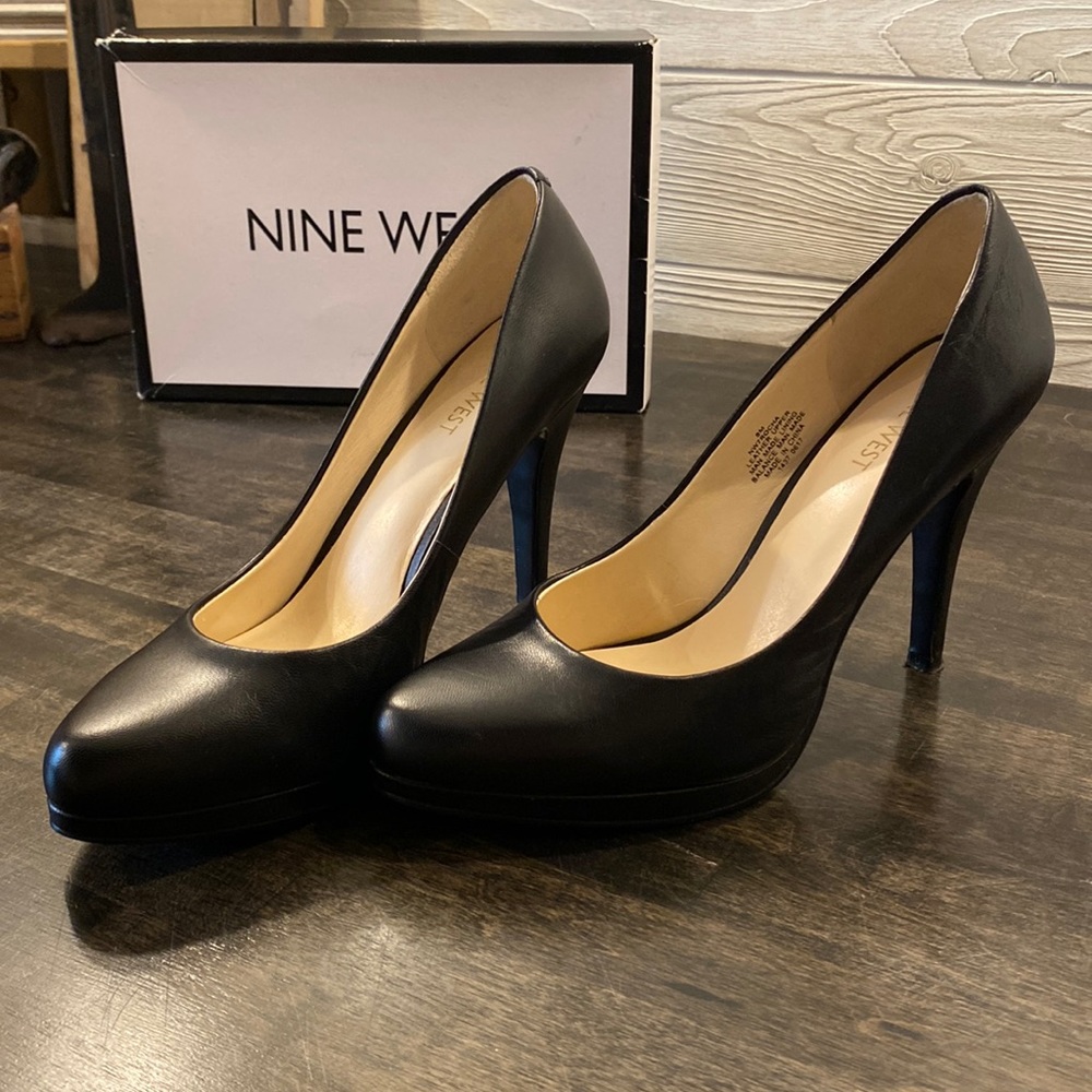 Nine West Black High Heel Shoes - size 8